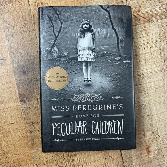 Miss Peregrine's Home for Peculiar Children Hardcover Book Spooky Atmospheric - Picture 1 of 5